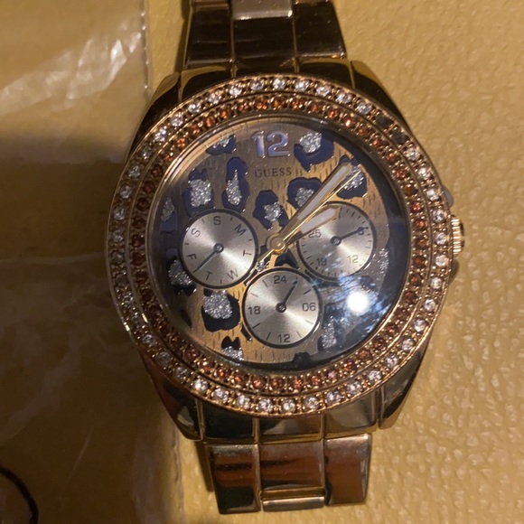 Guess Rinestone leopard print watch 👌😘👏🥰🤗❤️ - Picture 5 of 9